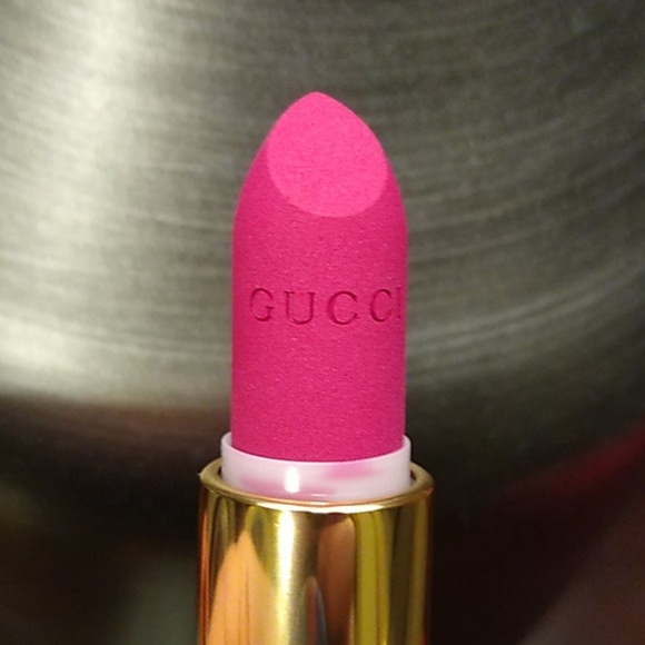 Gucci Other - Gucci lipstick mat love before breakfast 403